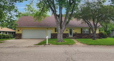 203 Carrow St, Marshall, MN 56258