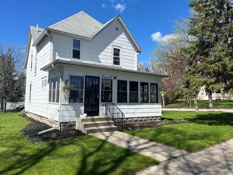 211 E 5th St, Morris, MN 56267