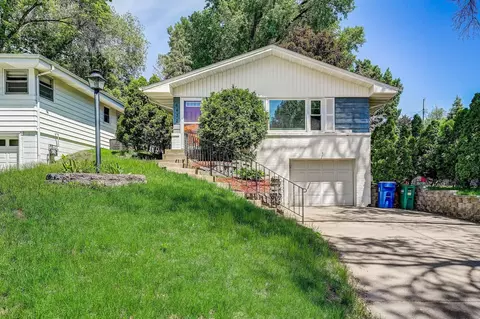 6432 Knoll St N, Golden Valley, MN 55427