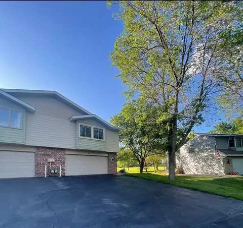 804 Buckingwood Ct, Chanhassen, MN 55317