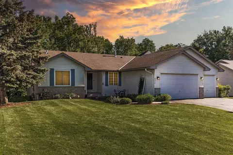 9020 Glacier Rd, Saint Bonifacius, MN 55375