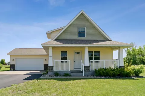 950 Johnson Dr, New Richmond, WI 54017