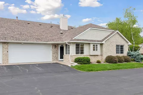 4453 Bay Ln, White Bear Lake, MN 55110