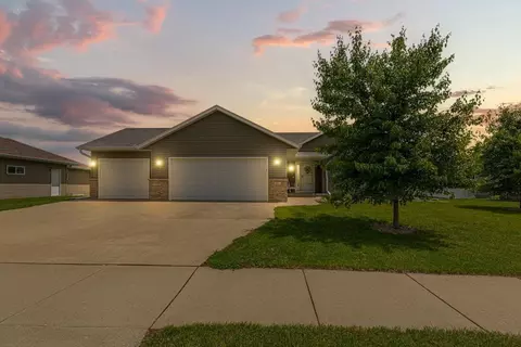 1921 Prairie Ave SW, Faribault, MN 55021