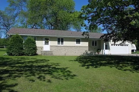 1229 Edgewood Dr, Thief River Falls, MN 56701