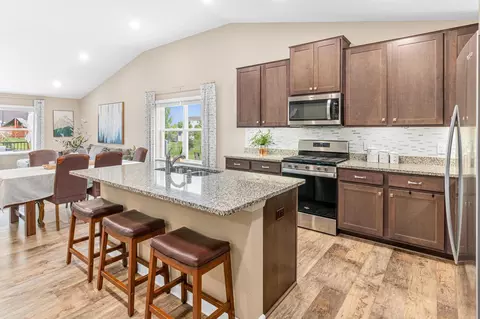 9050 67th St S, Cottage Grove, MN 55016