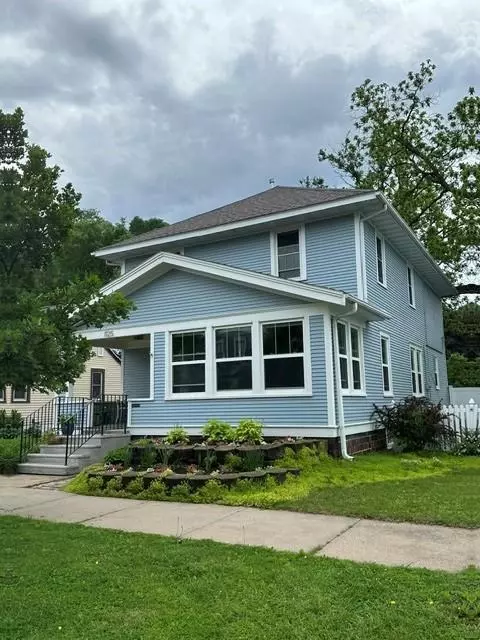 1125 W Mark St, Winona, MN 55987