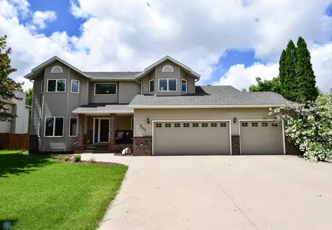 2415 Victoria Rose Dr S, Fargo, ND 58104