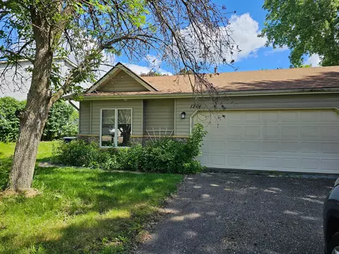 1261 Edgehill Ct, Maplewood, MN 55109