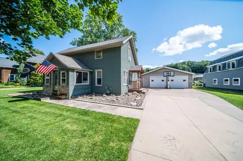 524 E 14th St, Saint Charles, MN 55972
