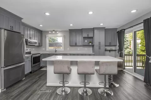 3207 Hamlet Dr, Woodbury, MN 55125