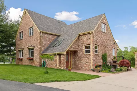 1305 Towerview Rd, Eagan, MN 55121