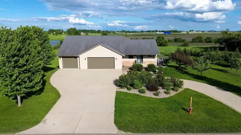1235 Dale St SW, Hutchinson, MN 55350