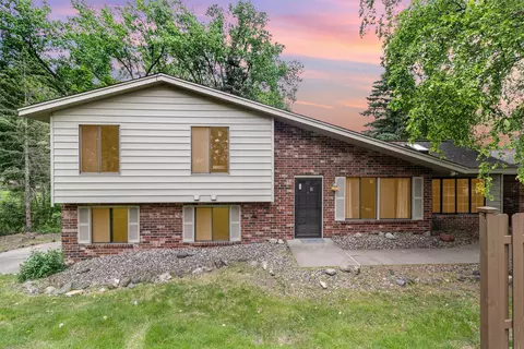 2237 Country Ln, Minnetonka, MN 55305