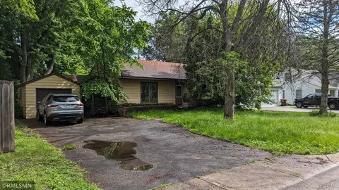 6428 Upper 48th St N, Oakdale, MN 55128