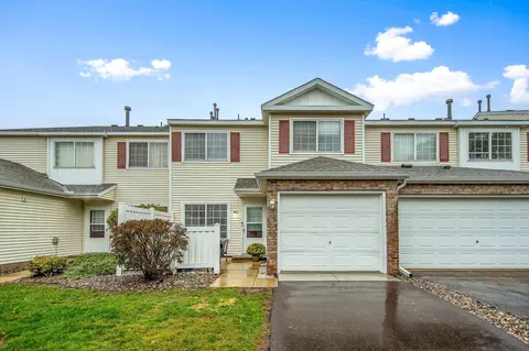 1382 Highpoint Curv #43, Shakopee, MN 55379
