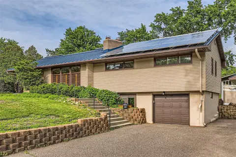 2132 Regent Ave N, Golden Valley, MN 55422