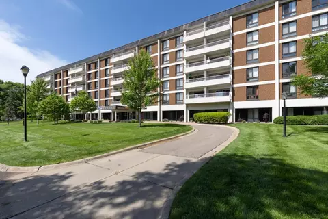 6400 York Ave S #207, Edina, MN 55435