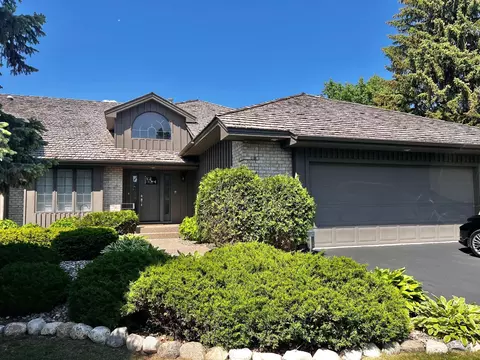 894 S Highview Cir, Mendota Heights, MN 55118