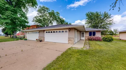 1703 Hiawatha Dr E, Wabasha, MN 55981