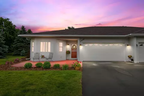 1435 Quasar Ct S, Lake Saint Croix Beach, MN 55043
