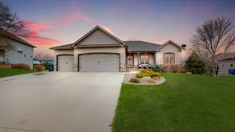 1208 Wynnsong Ct NW, Byron, MN 55920