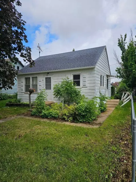 19 4th St SW, Eyota, MN 55934