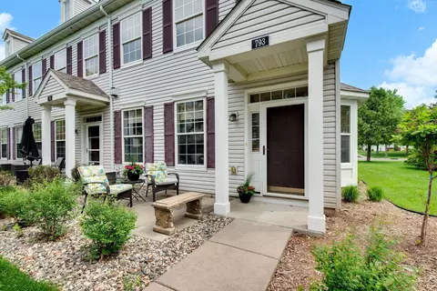 793 Cobblestone Way, Shakopee, MN 55379