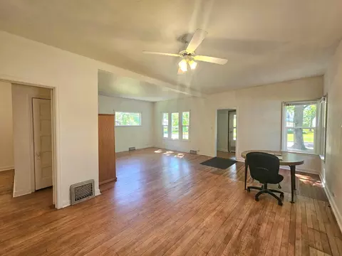 105 E 9th St, Morris, MN 56267 photo 8