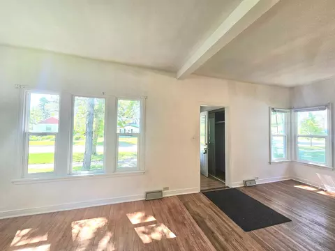 105 E 9th St, Morris, MN 56267 photo 6
