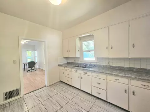 105 E 9th St, Morris, MN 56267 photo 11