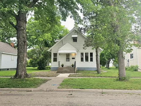 105 E 9th St, Morris, MN 56267 photo 4