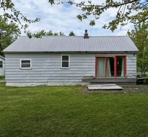 813 Steenerson St NE, Warroad, MN 56763