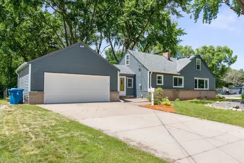 4101 W 109th St, Bloomington, MN 55437