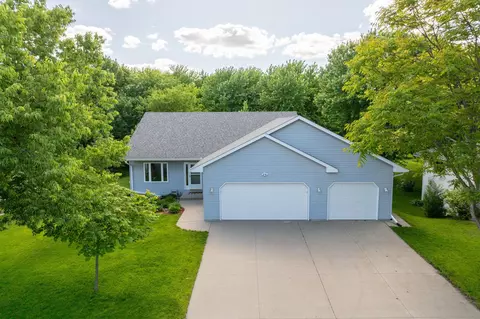 706 W Welco Dr, Montgomery, MN 56069