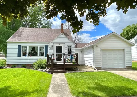 209 Prairie St N, Comfrey, MN 56019