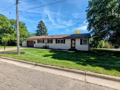 490 W 7th St, Starbuck, MN 56381