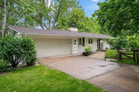 2365 Vale Crest Rd, Golden Valley, MN 55422