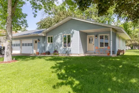 1127 Jackson St S, Shakopee, MN 55379