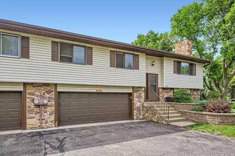 800 Martha Lake Ct, Shoreview, MN 55126