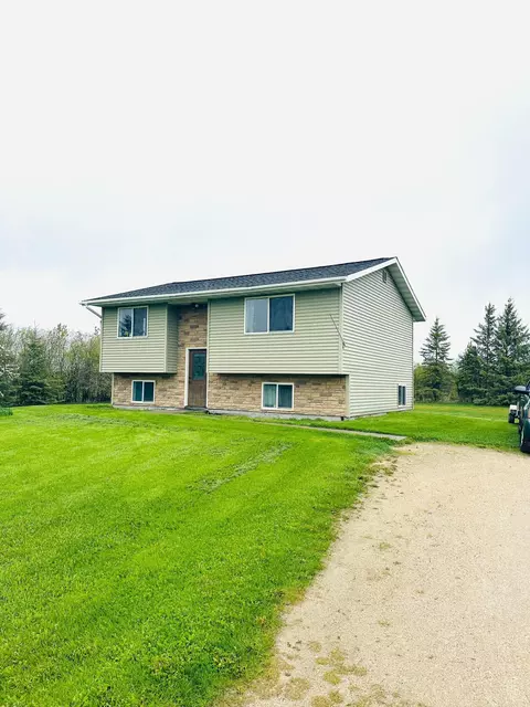 57499 400th St, Warroad, MN 56763