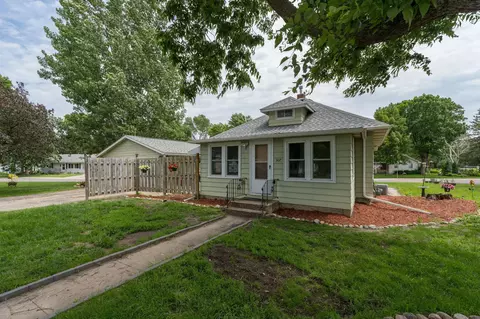 307 N 4th St, Le Sueur, MN 56058