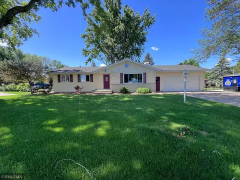 2716 Hauer Trl, Shakopee, MN 55379