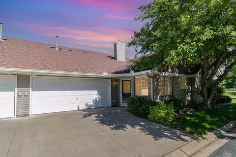 517 Lovell Ave, Roseville, MN 55113