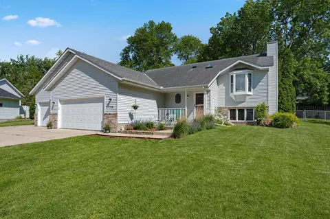 1715 Greenwood Pl, Owatonna, MN 55060