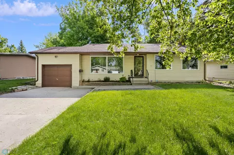 1430 4th St N, Wahpeton, ND 58075