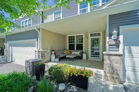 1599 Sumac Cir #B, Carver, MN 55315