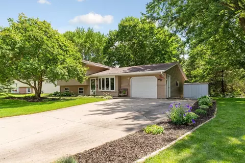 417 13th Ave NW, Waseca, MN 56093