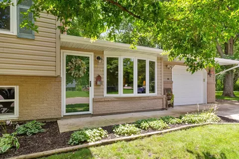 417 13th Ave NW, Waseca, MN 56093 photo 2