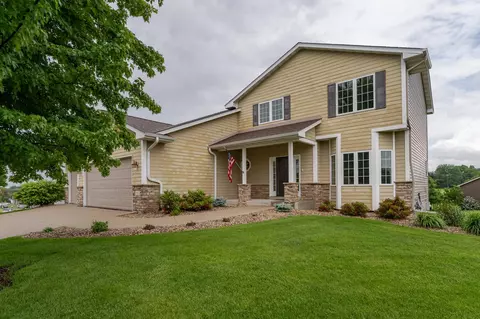 906 6th Ave NW, Dodge Center, MN 55927